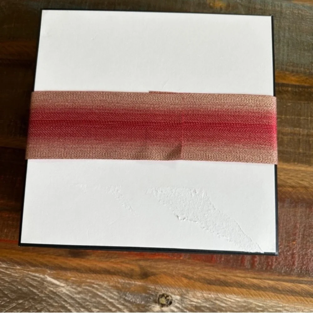 CHANNEL Box & Ribbon - Picture 7 of 9